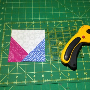 Square scrappy block – Tutorial | The Lilac Cat